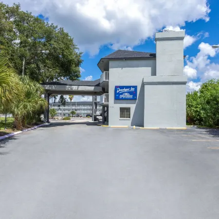 Howard Johnson by Wyndham Orlando Lake Buena Vista South