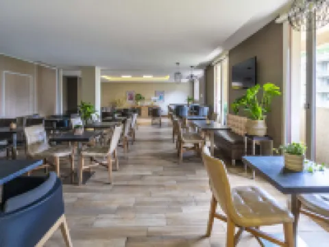 Kyriad Chambery Centre - Curial Hotels in Savoie