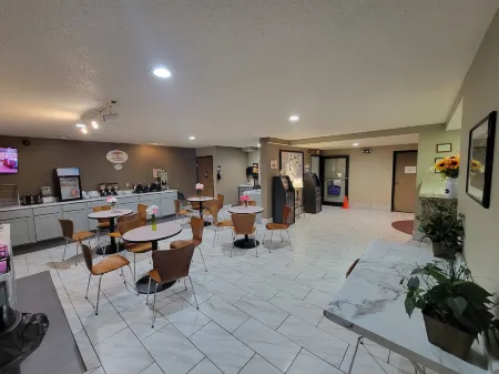 Super 8 by Wyndham Portage Отели рядом с достопримечательностью «Каскейд Маунтин»