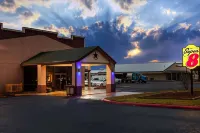 Super 8 by Wyndham Giddings Hotels in Giddings