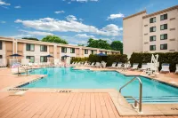 Holiday Inn HASBROUCK HEIGHTS-MEADOWLANDS by IHG - Pools