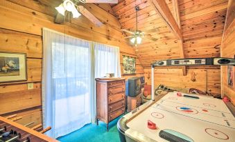 Cozy Tellico Plains Cabin w/ Large Mountain Creek!