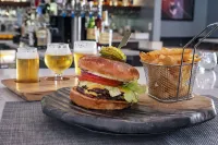 Cambria Hotel Nashville Airport - Barer