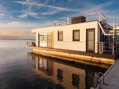 Hausboot Schwimmendes Haus in Ribnitz-Damgarten