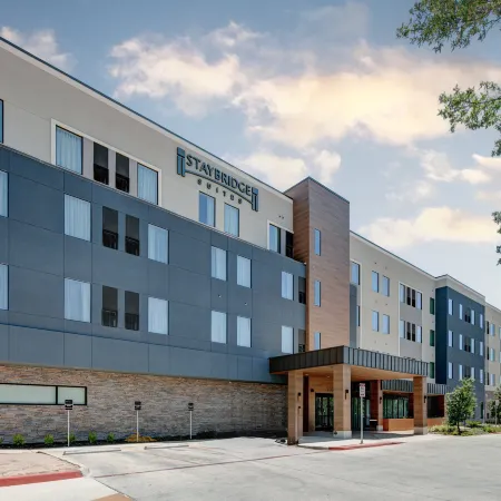 Staybridge Suites SAN ANTONIO LACKLAND AFB AREA by IHG Отели рядом с достопримечательностью «Аквапарк Акватика в Сан-Антонио»