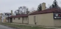 Deluxe Inn Motel