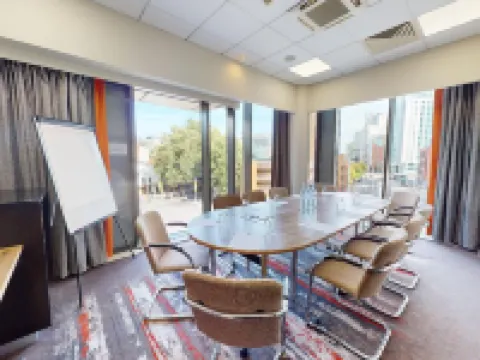 โรงแรมเคลตัน คาร์ดิฟ โรงแรมในคาร์ดิฟฟ์