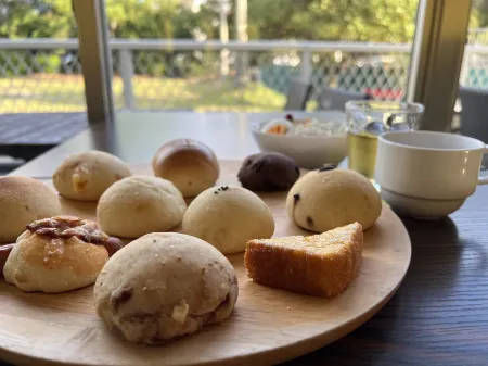 Alaise de Bale Shirahama Отели рядом с достопримечательностью «Пляж Ширара-Хама»