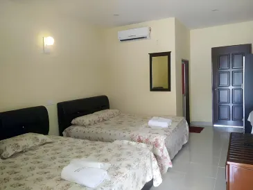 Penarak Bamboo Beach Motel