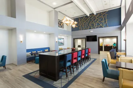 Hampton Inn & Suites Ankeny Отели в г. Полк