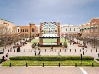 Wonderful and Stylish Place in Lawrenceville Hotels in Lawrenceville