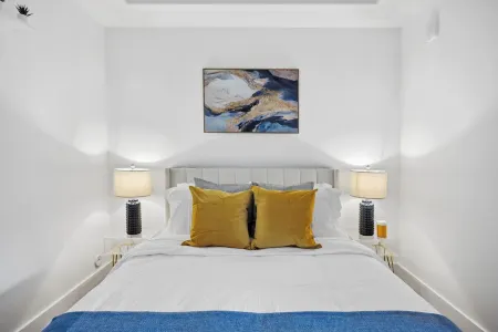 Beautiful 1-bedroom apartment in charming MdR with pool and free parking Отели рядом с достопримечательностью «Fisherman's Village»