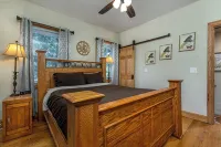 Amazing! 2 Bed Townhouse in the HEART of Dbq!