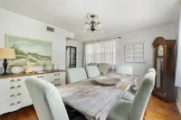 Harbor Headquarters - 1950's Cape Cod Style Home 4BR/2BA
