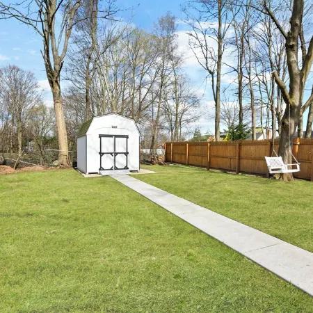 3Br- Sleeps 6- Forestville Bristol- Parking