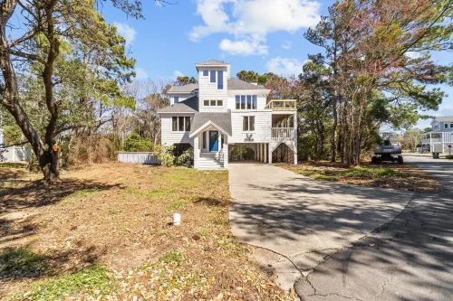 Dog Friendly beachhome with own pool &hot tub view of sound 5min walk from beach