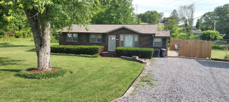 Charming 3-bedroom house with private patio, 20min to dwntn Nashville/ Airport