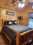 Tiny Hideaway Cabin mins. from Downtown Bryson City and Deep Creek National Park