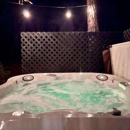 Good Life Cabin- EV-Hot Tub-Lake Access-Pups OK Отели в г. Арнолд
