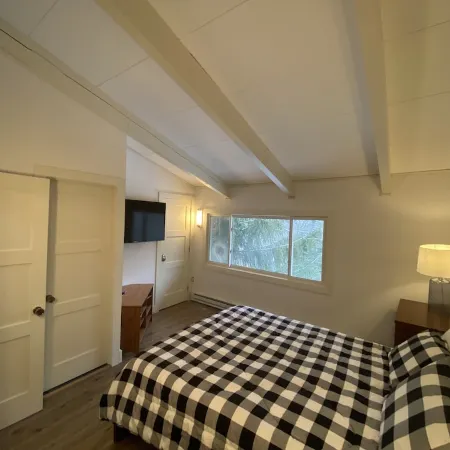 6 Guest 3Br, 2 BA Stratton Condo with Fireplace and Forest Views.