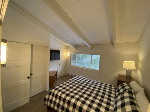 6 Guest 3Br, 2 BA Stratton Condo with Fireplace and Forest Views.