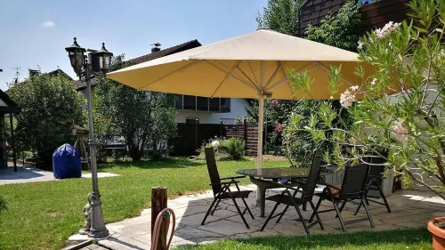 Apartment with terrace and garden right by the natural outdoor pool Hotels in Muggensturm
