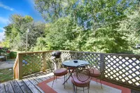 ♧Large Groups Welcome♧Parking♧Grill♧Deck♧8 TVs♧