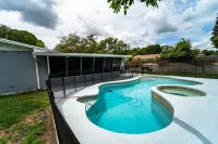 Aqua Villa – Charming 3Br/2BA Home, Private Pool, Lanai, & Smart Amenities Hotels in Egypt Lake-Leto