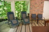 2-Bedroom Bungalow on Triplett Creek – Near Cave Run Lake!