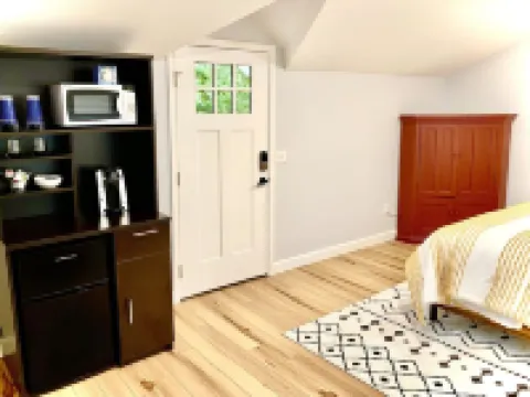 Private cottage located on The Carriage House Inn Estate Hotels in Mena