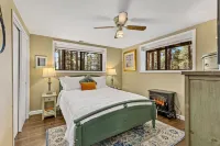 Cozy 5 Br 4BA Cabin Pool Table Game Rm 2.5 Acs BBQ Dogs on Way to Grand Canyon