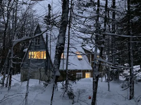 1 mile to Mt Snow, Pet friendly 2BDR clean Отели в г. West Dover