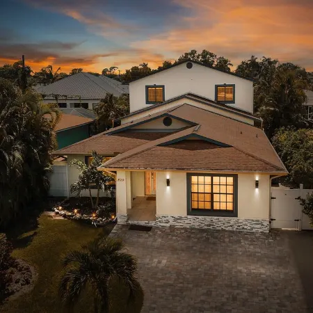 Dream Getaway Away in 6BR/4.5 Bath Oasis with Heated Pool, Steps from the Beach