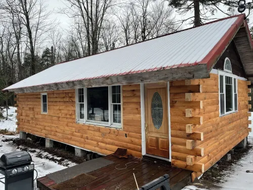 A stylish Adirondack Log Cabin located along side the NYS Hiking trail System!! Hotels in Arietta