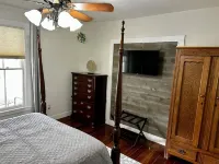 Private apt historic downtown yr. 1892