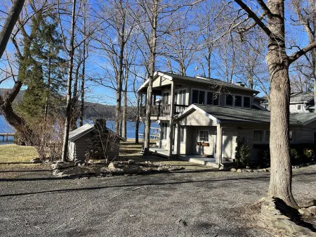 Moonlight Manor on Keuka Lake in Hammondsport