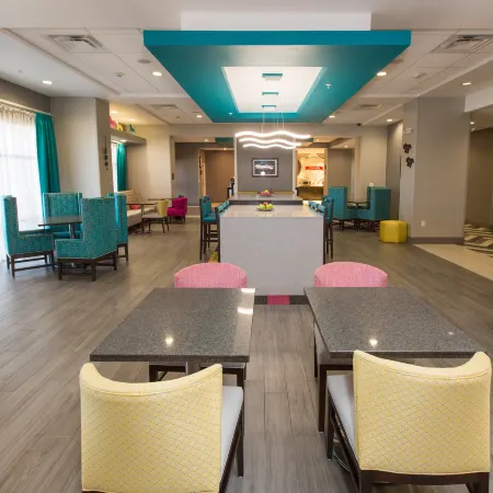 Hampton Inn Mustang
