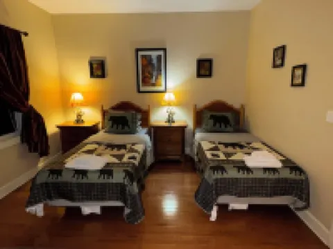 Hunter Mountain 2 Bedroom Condo - Steps to Ski Slopes!! ハンターのホテル