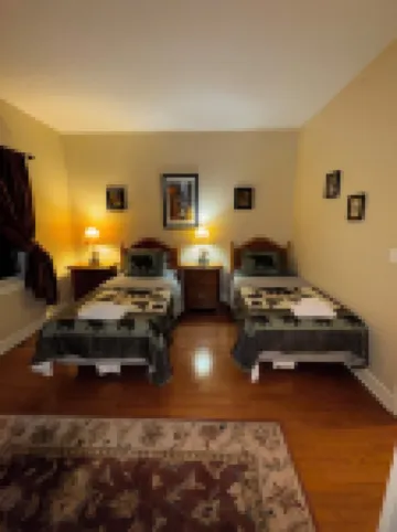 Hunter Mountain 2 Bedroom Condo - Steps to Ski Slopes!!