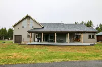 Luxury Cabin,Golf Course,Yellowstone, Stunning Mountain Views,Tubing, Rafting,