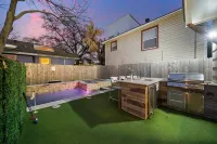 Heated Pool. Hot Tub. King Beds. Backyard W/Grill. 2 Living Rooms. Garage