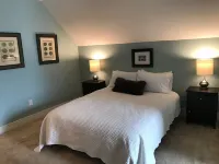 Intimate low country Carriage House with gorgeous appointments!