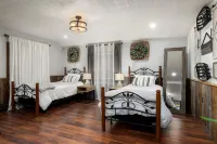 Cabin rental with Hot Tub, Fire Pit, mini fountain pond, hammocks, corn hole.