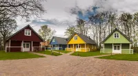 modern family-friendly Sweden house right on the lake Hotels in Zetel