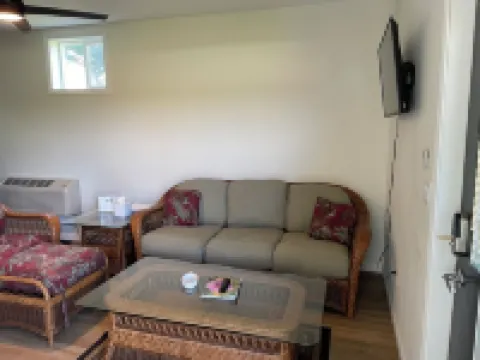 Millers Bay Hideaway Charmer 4 Blocks from Miller's Bay!