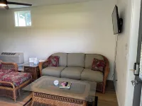 Millers Bay Hideaway Charmer 4 Blocks from Miller's Bay! 레이크빌 호텔