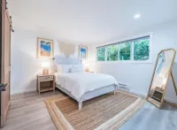 Freeland Bay View Waterfront Family Villa Retreat