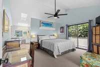 Breathtaking Panoramic Ocean Views, Crystal Blue Pool, Hot Tub, BBQ Grill!