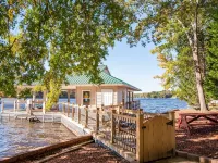 “MEMORY MAKER”- Lake House at Hyco Lake with a Private Boathouse Hotels in Cunningham