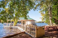 “MEMORY MAKER”- Lake House at Hyco Lake with a Private Boathouse